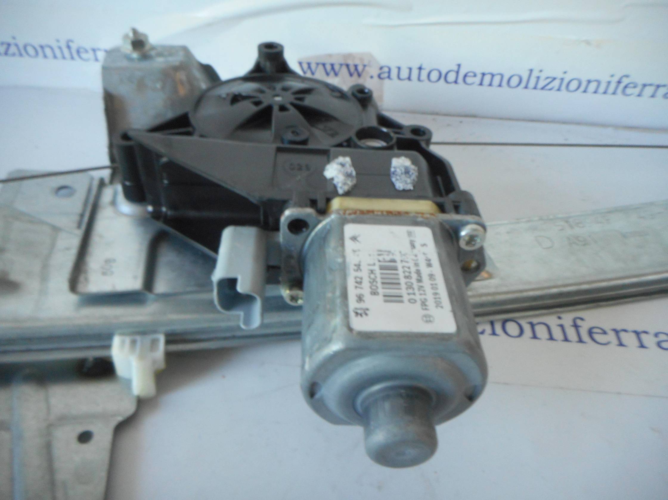 Alzacristallo elettr. porta ant. con motorino dx.